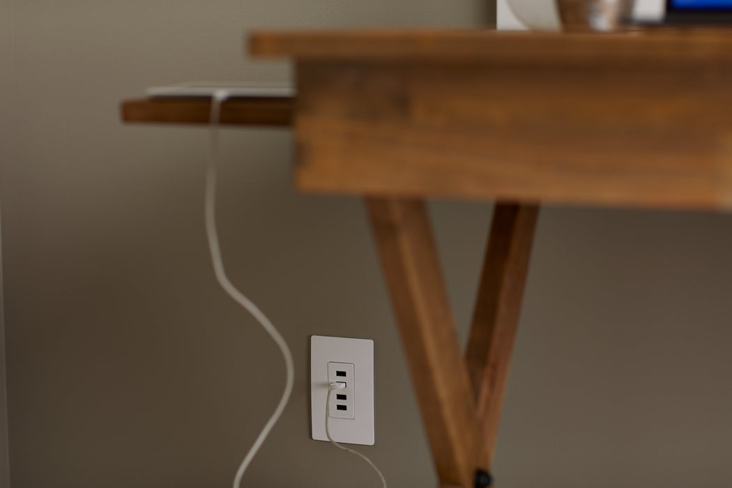 Legrand TM8USB4WCC6 Quad USB Charger, White