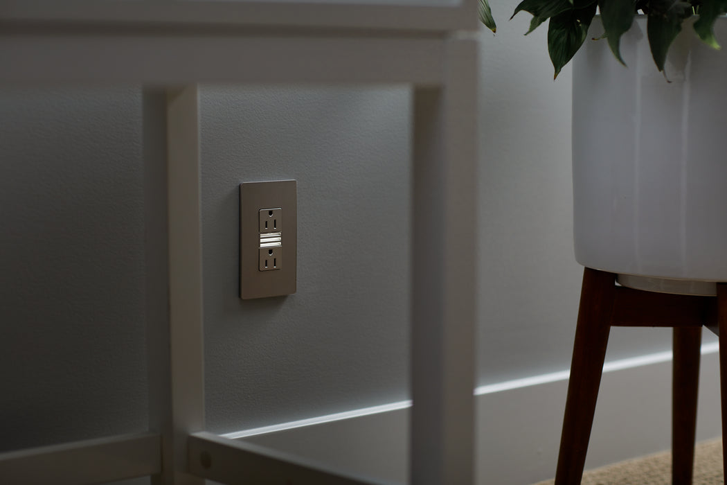 Legrand NTL885TRNICC6 Tamper-Resistant Outlet with Night Light, Nickel