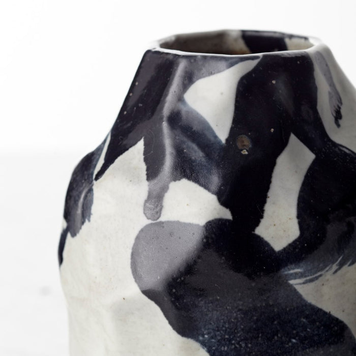 Cyan 10941 Vase, Black And White