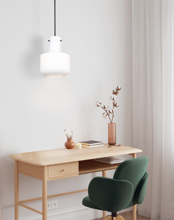 Canarm IPL2027B01BK One Light Pendant, Matte Black