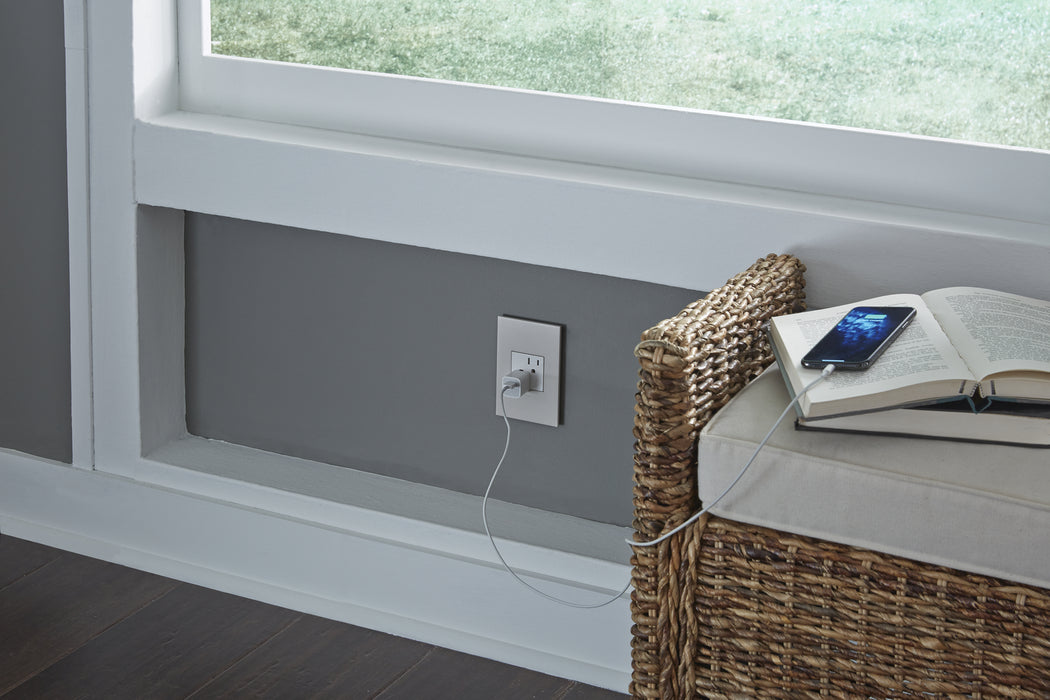 Legrand ARTR152W4 Tamper-Resistant Outlet, White