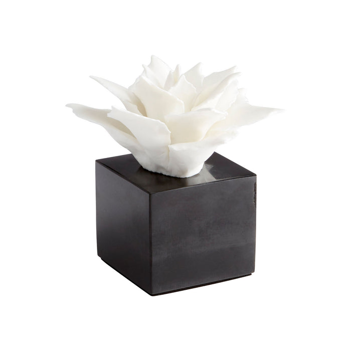 Cyan 10284 Sculpture, White
