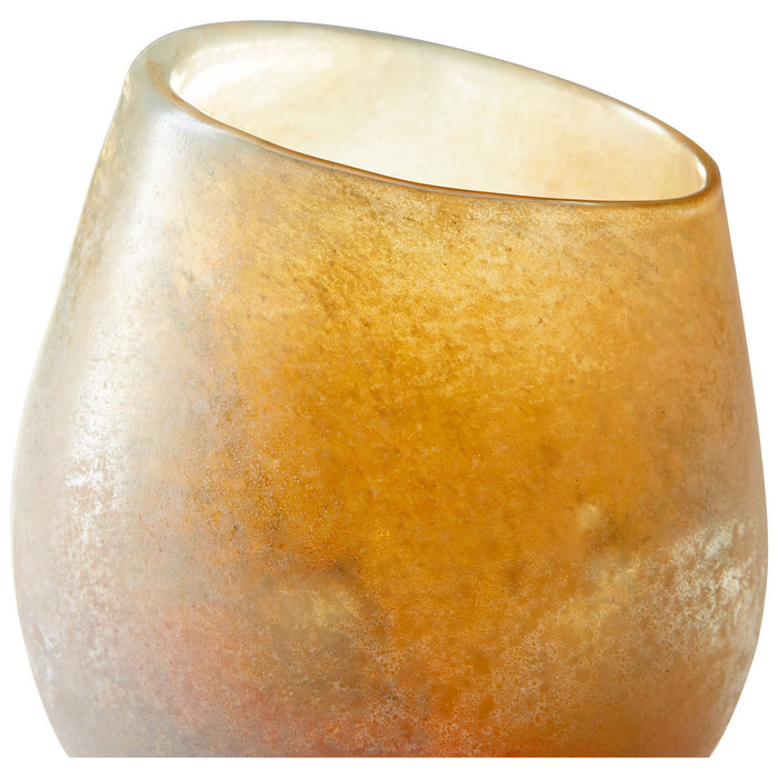 Cyan 10305 Vase, Amber Scavo