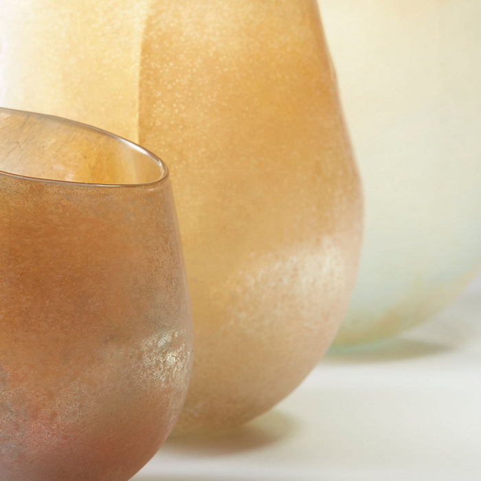 Cyan 10305 Vase, Amber Scavo