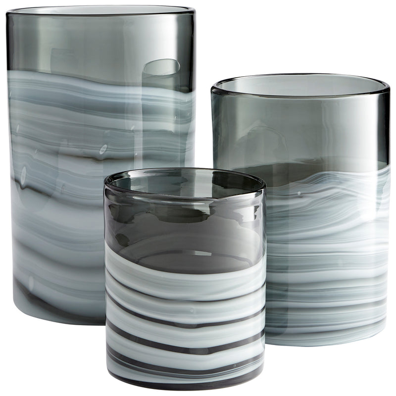 Cyan 10470 Vase, White And Silver