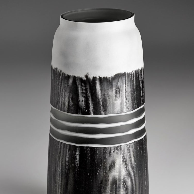 Cyan 10855 Vase, Black And White