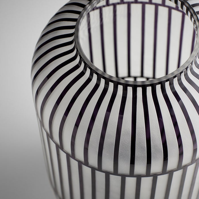 Cyan 10872 Vase, Black