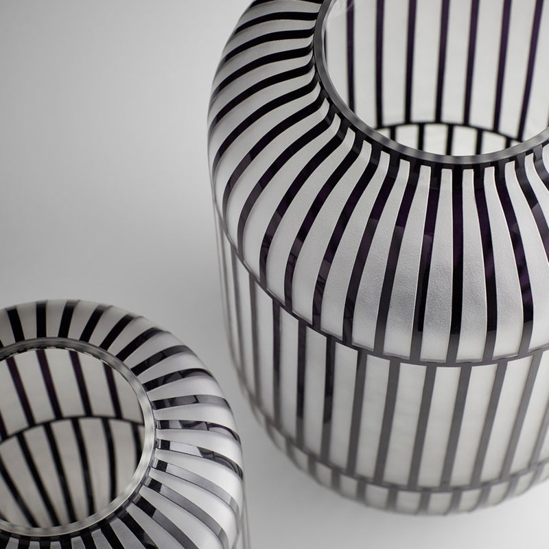 Cyan 10872 Vase, Black