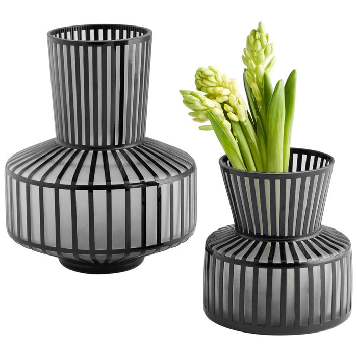 Cyan 10875 Vase, Black