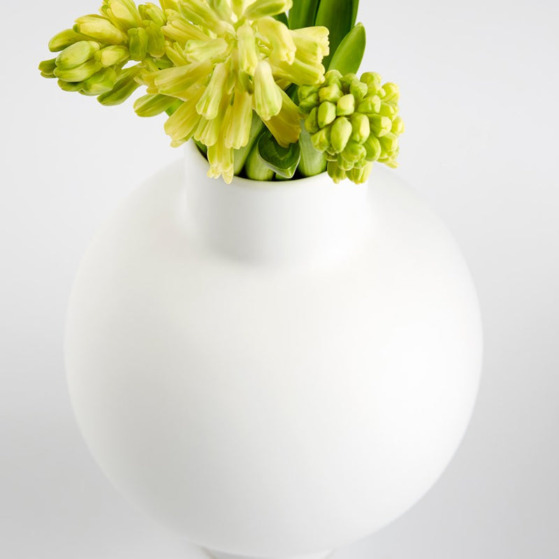 Cyan 10916 Vase, White