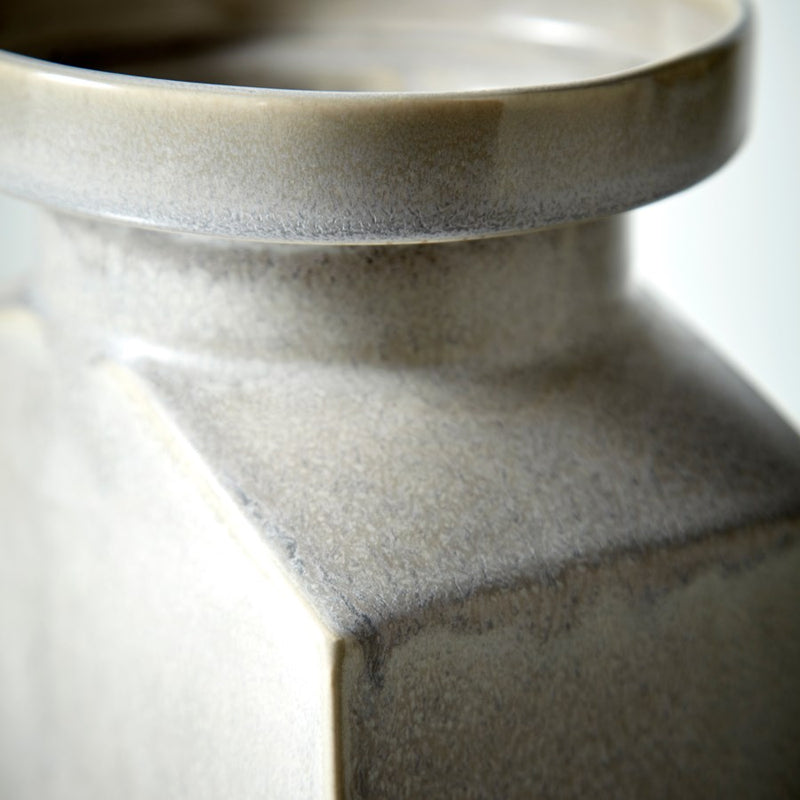 Cyan 10919 Vase, Oyster Silver