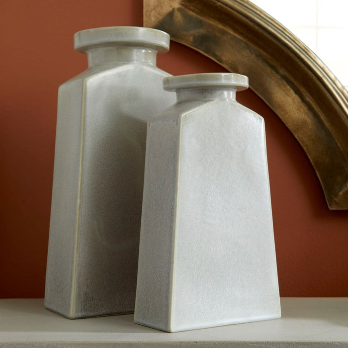 Cyan 10919 Vase, Oyster Silver