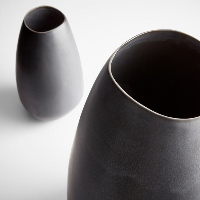 Cyan 10528 Vase, Slate