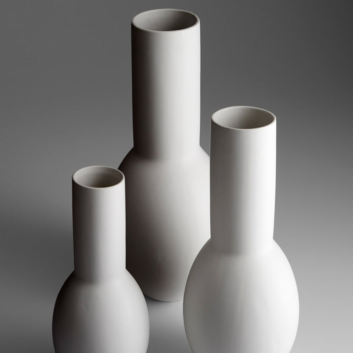 Cyan 10536 Vase, Matte White