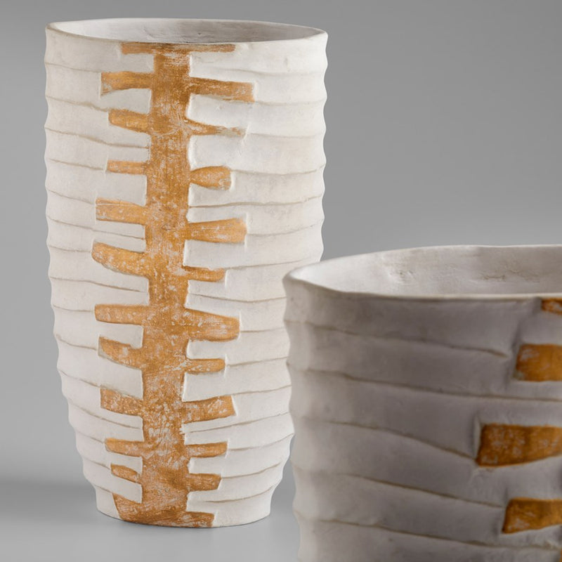 Cyan 10671 Vase, White And Gold