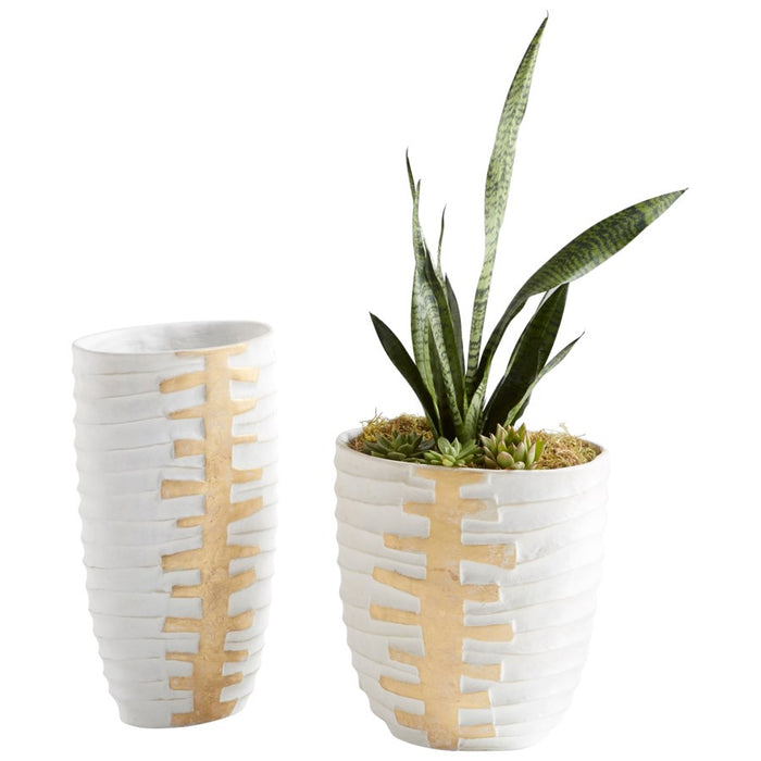 Cyan 10672 Vase, White And Gold