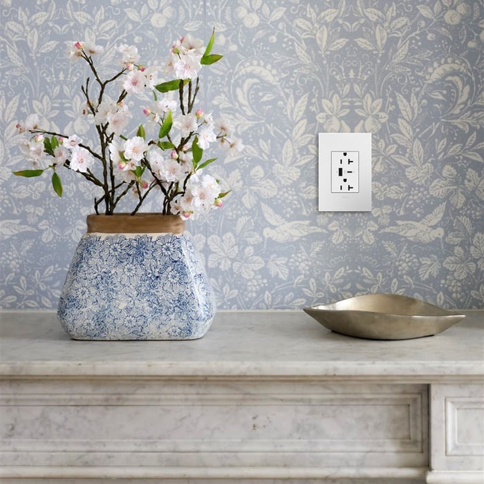 Legrand ARTRUSB206ACW4 Tamper-Resistant Ultra-Fast USB Type-A/C Outlet, White