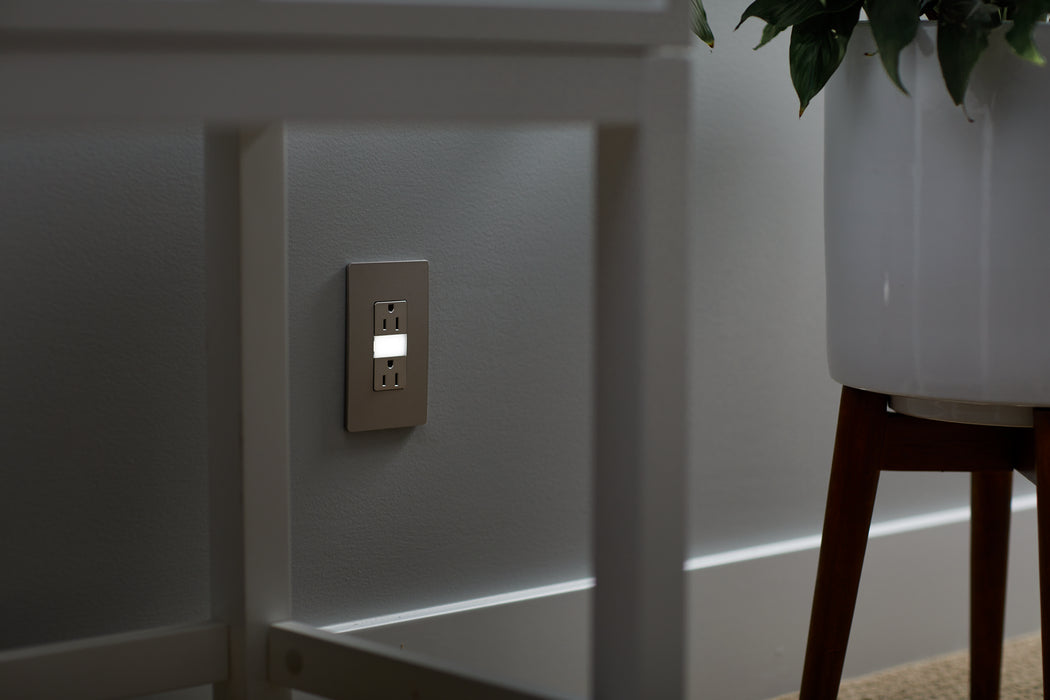 Legrand NTL885TRNICC6 Tamper-Resistant Outlet with Night Light, Nickel
