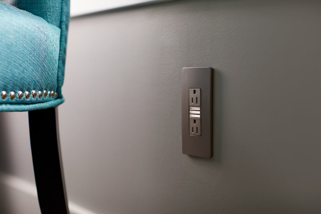 Legrand NTL885TRNICC6 Tamper-Resistant Outlet with Night Light, Nickel