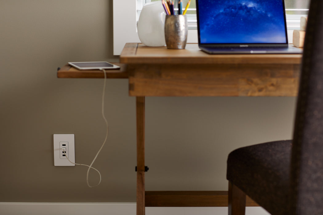 Legrand TM8USB4WCC6 Quad USB Charger, White