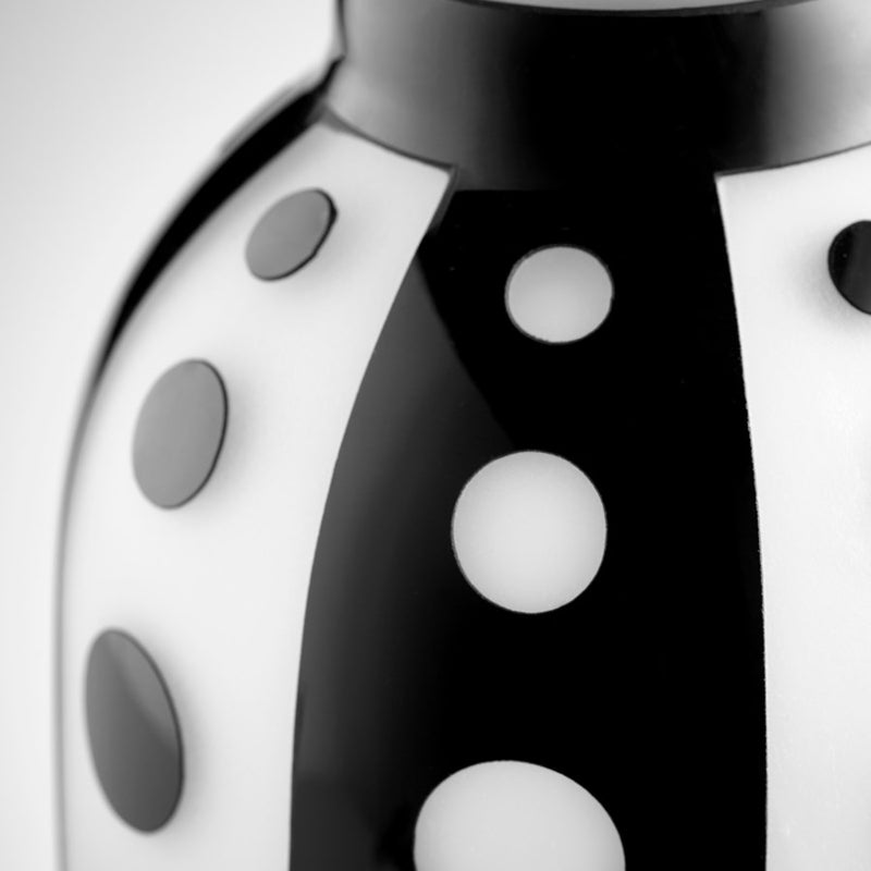 Cyan 11089 Vase, Black And White