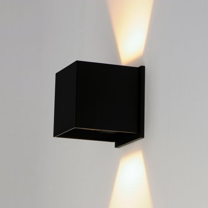 ET2 E41308-BK LED Outdoor Wall Sconce, Black