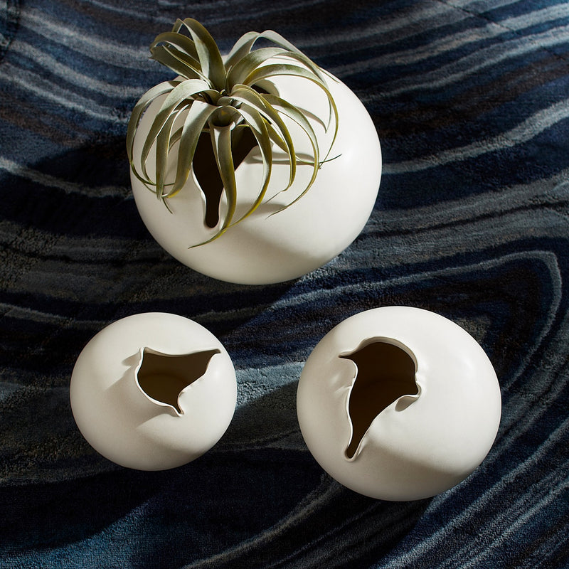 Cyan 11403 Vase, Off White Glaze