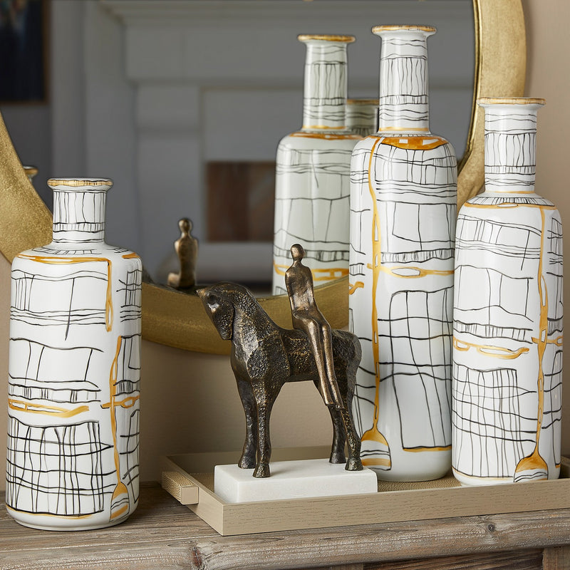 Cyan 11430 Vase, Black And White