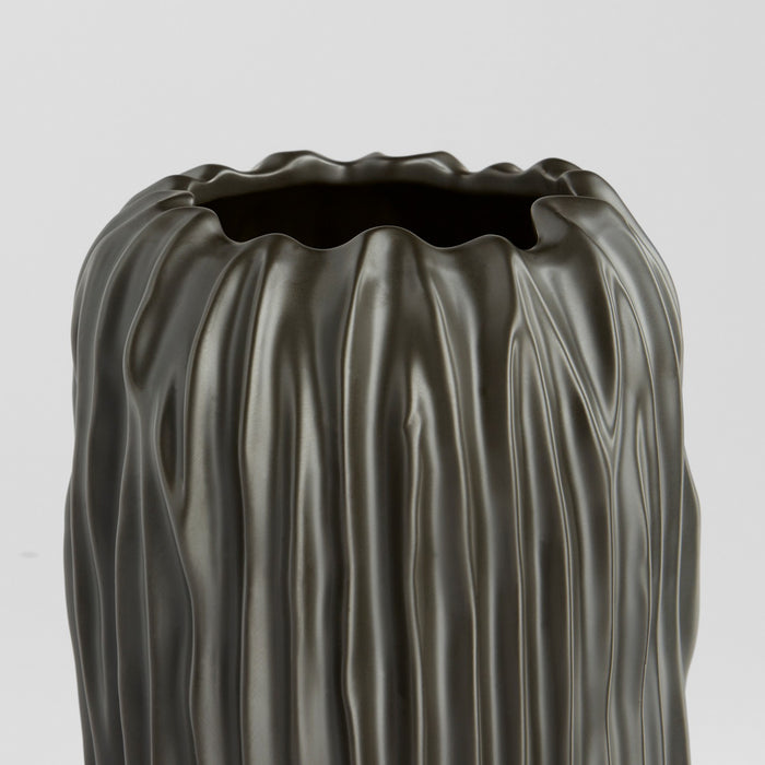 Cyan 11477 Vase, Black