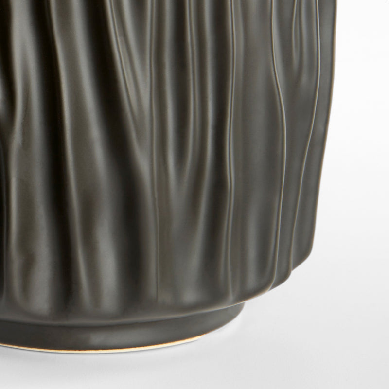 Cyan 11477 Vase, Black