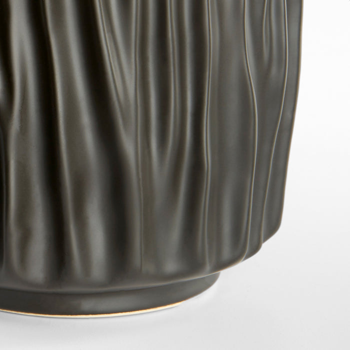 Cyan 11477 Vase, Black