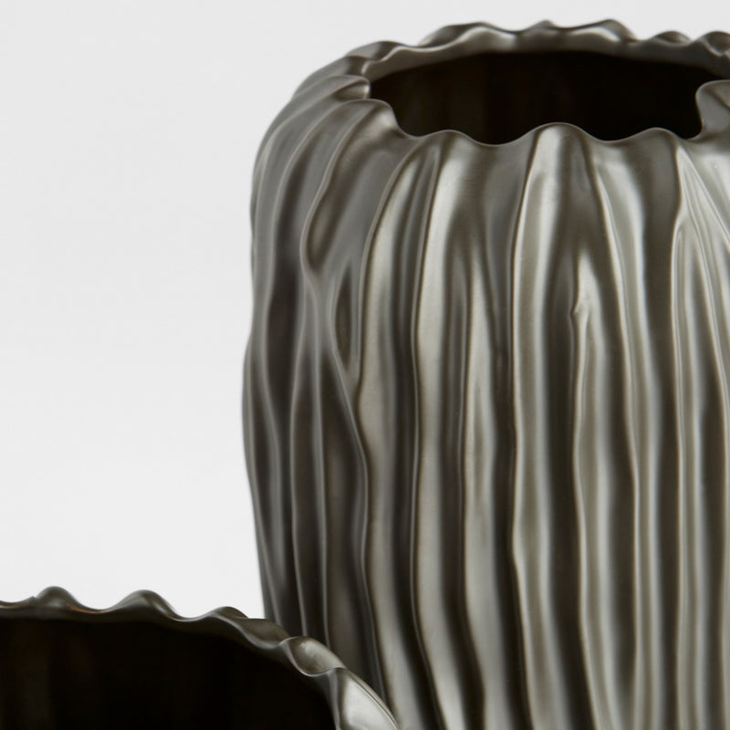Cyan 11477 Vase, Black